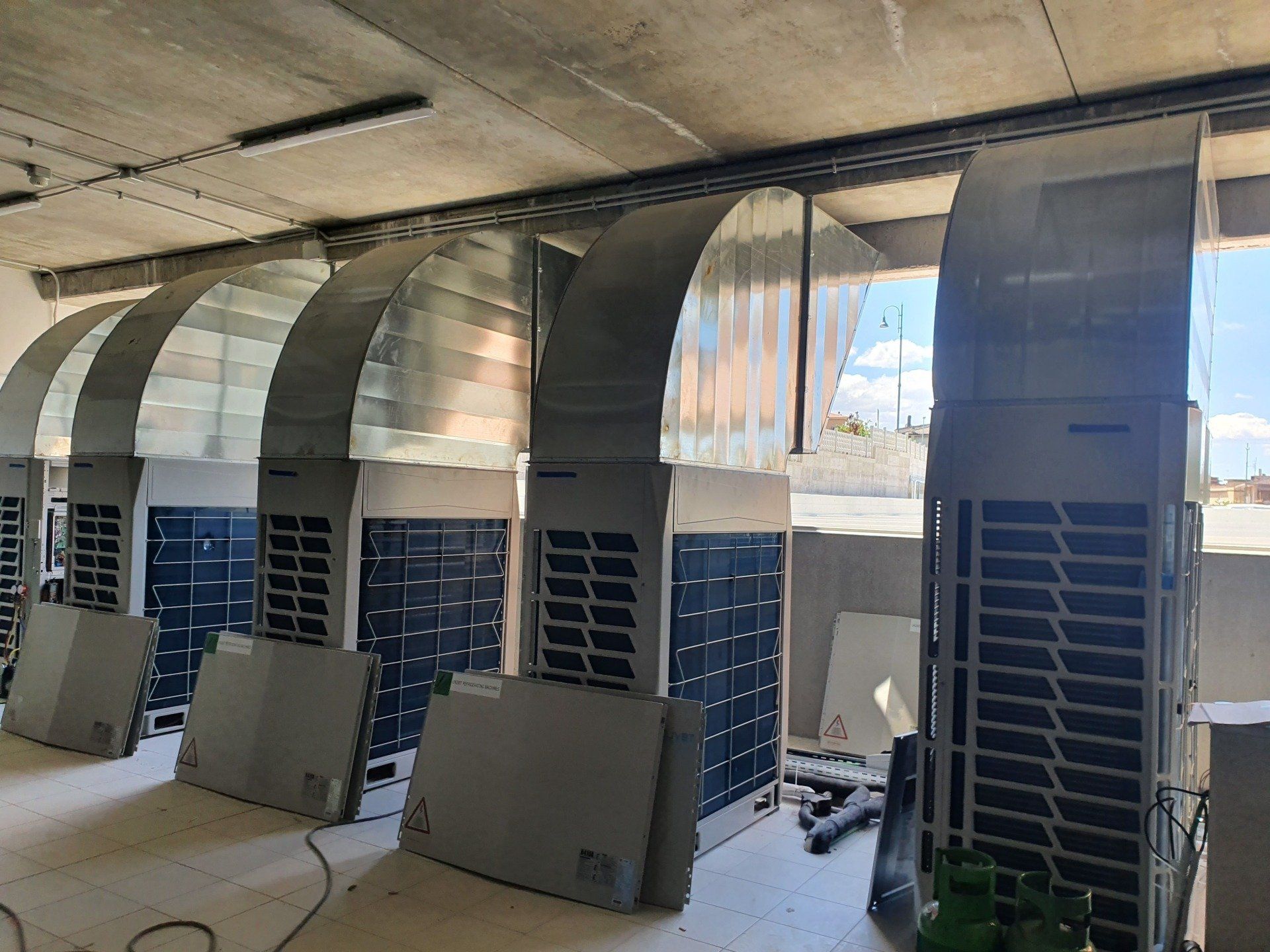Sistema di climatizzazione e diffusione aria in un ampio ambiente aperto al pubblico
